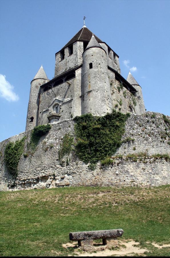 Détente provinoise Provins Exterior foto