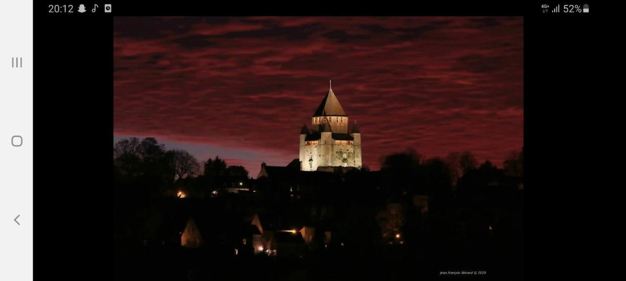 Détente provinoise Provins Exterior foto